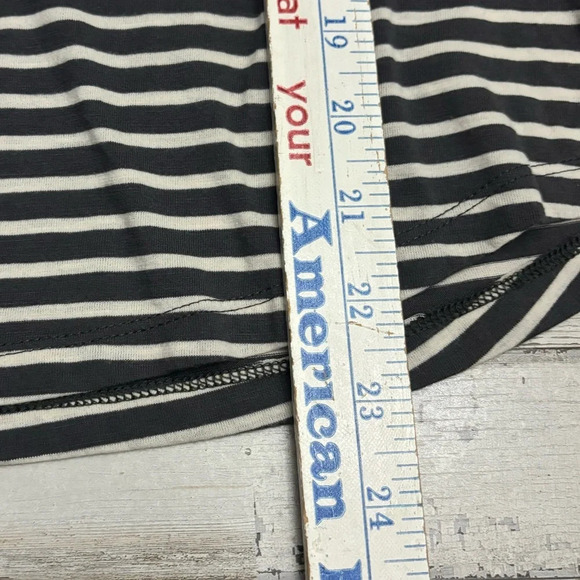 Columbia Gray Striped Top Unbearable Bear Graphic 3/4 Raglan Sleeves Size Small - Picture 5 of 10